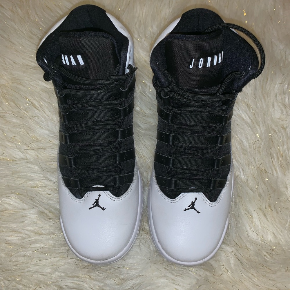 Black and White Jordan Max Aura